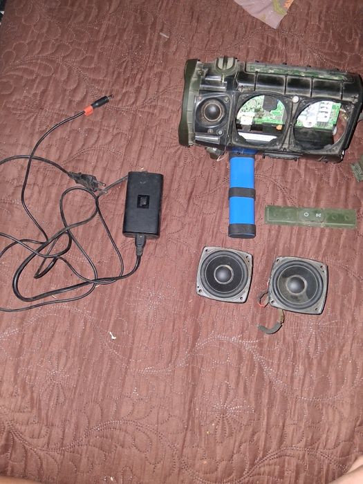 Vând boxa jbl extreme 2 la piese