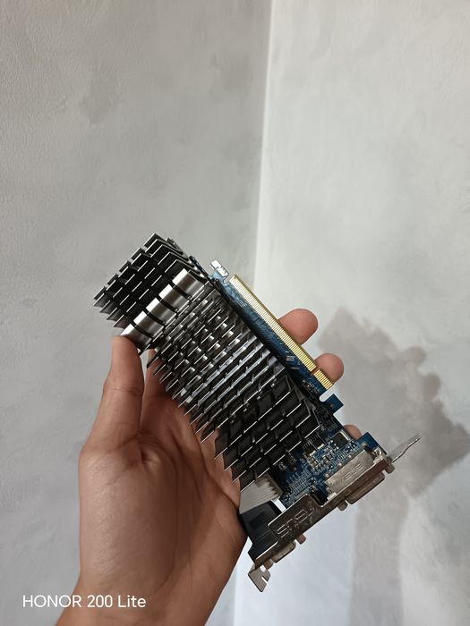 Продам видеокарту Asus gt610