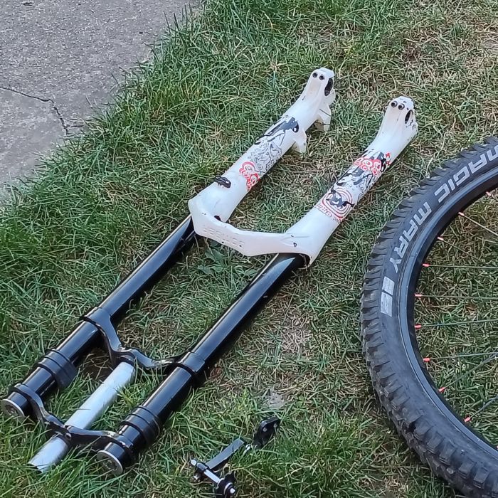 Bicicleta cu bascula rupta
