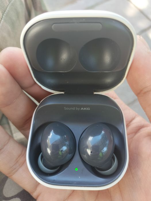 Galaxy buds 2  в хорошем состоянии