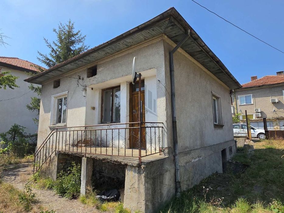 Къща в област София, гр. Костенец