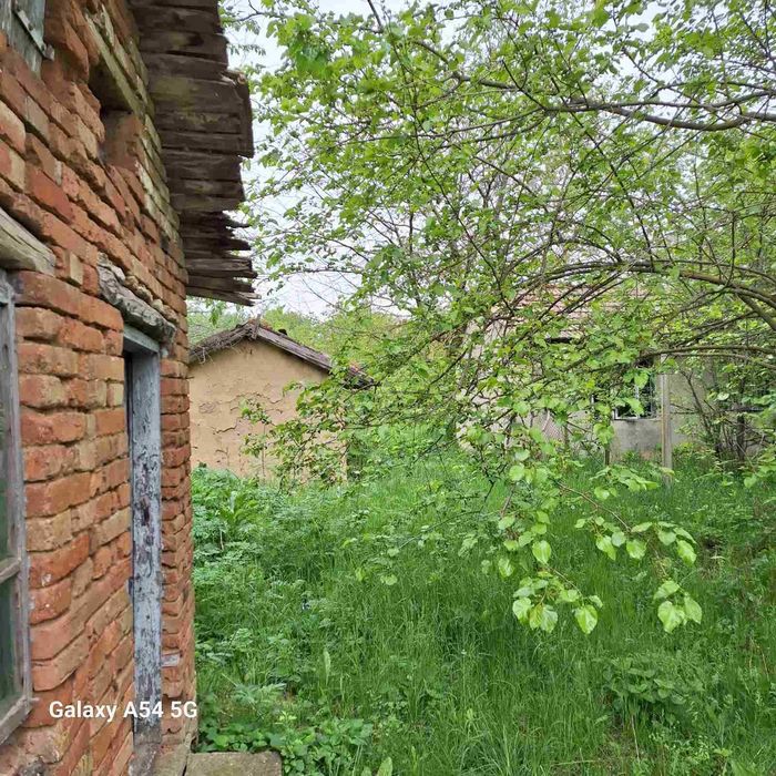 Къща за основен ремонт в Сираково