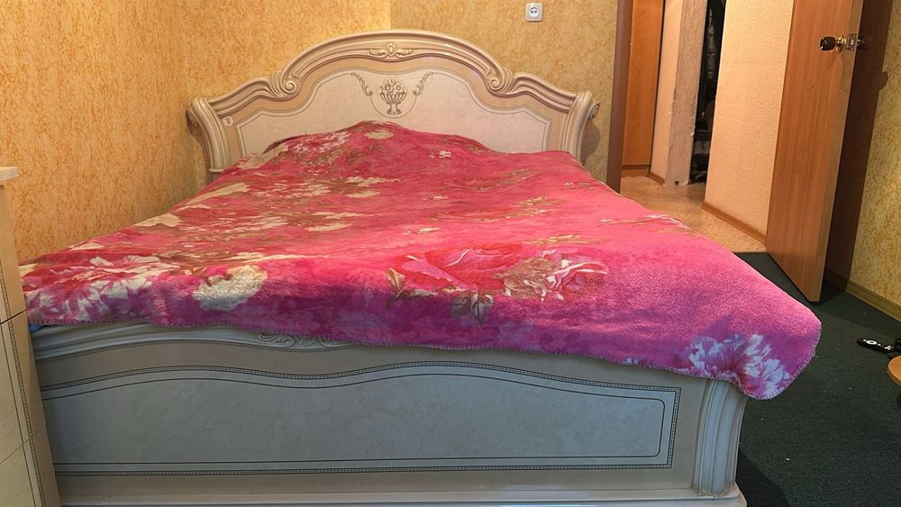 Продам кровать и камод