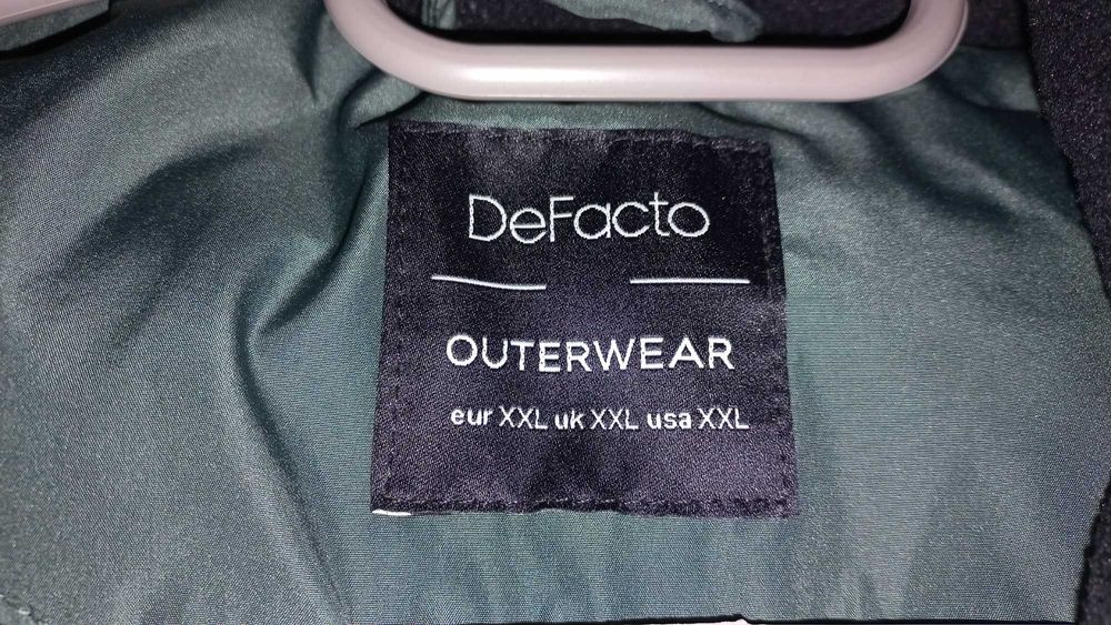 Чисто ново яке DeFacto