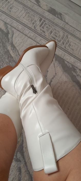 Новые зимние белые казаки.