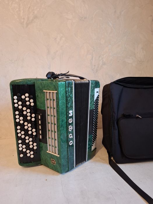 Продаётся баян Орфей