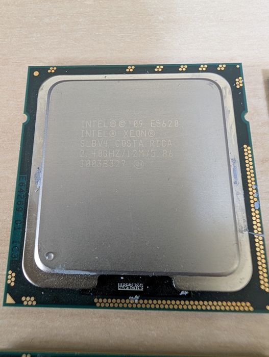 4 procesoare Intel Xeon E5620 2.4Ghz 4 core socket 1366