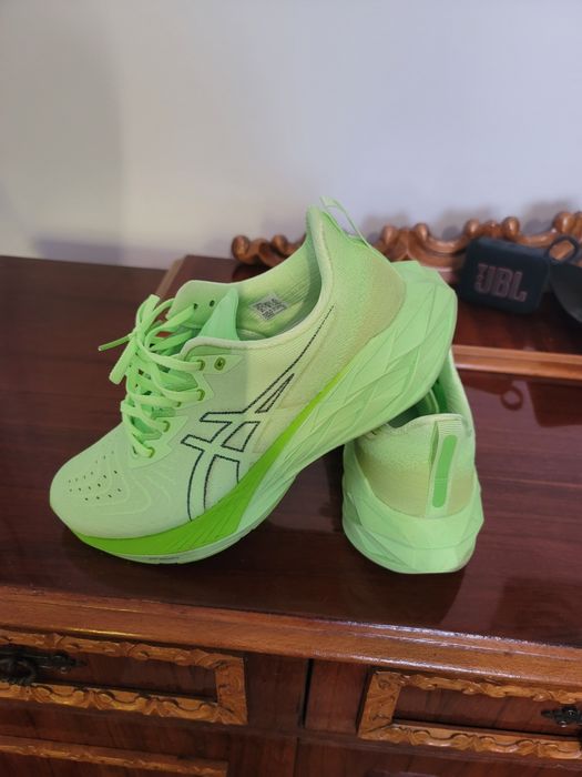 Vand Asics Novablast