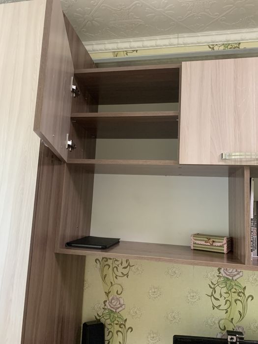 Вместительный шкаф + компьютерный стол