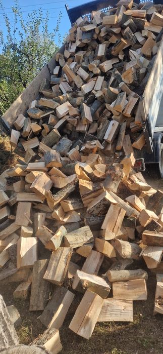 Lemne tăiate și crăpate