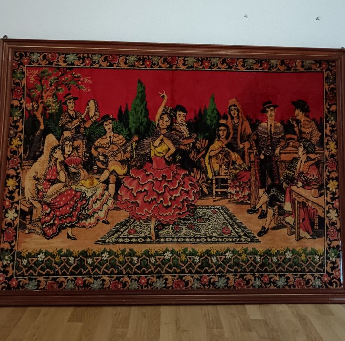 Vând carpeta decorativa de perete  " Dansatoarele de Flamenco", dimensiuni 175/120cm, stare foarte buna.