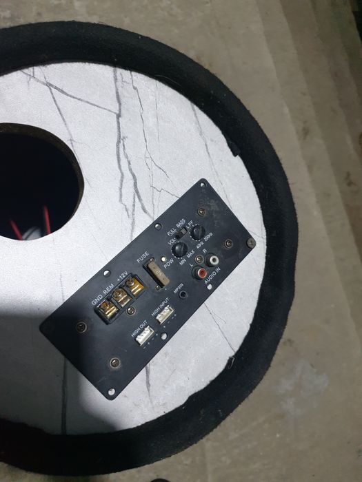 Продам СабБуфер с усилителем