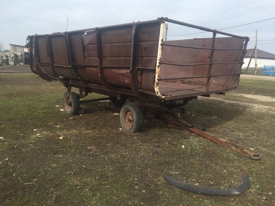 Трактор МТЗ-80 с тележкой