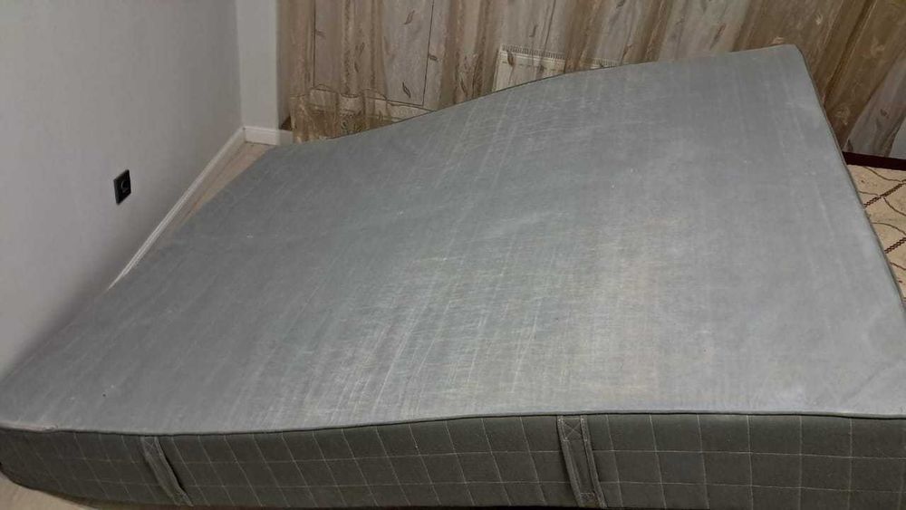 матрас  б/у нужна химчистка 200 на 160 см.
