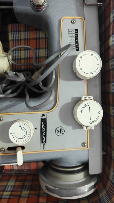 Швейная машинка Подольск 142