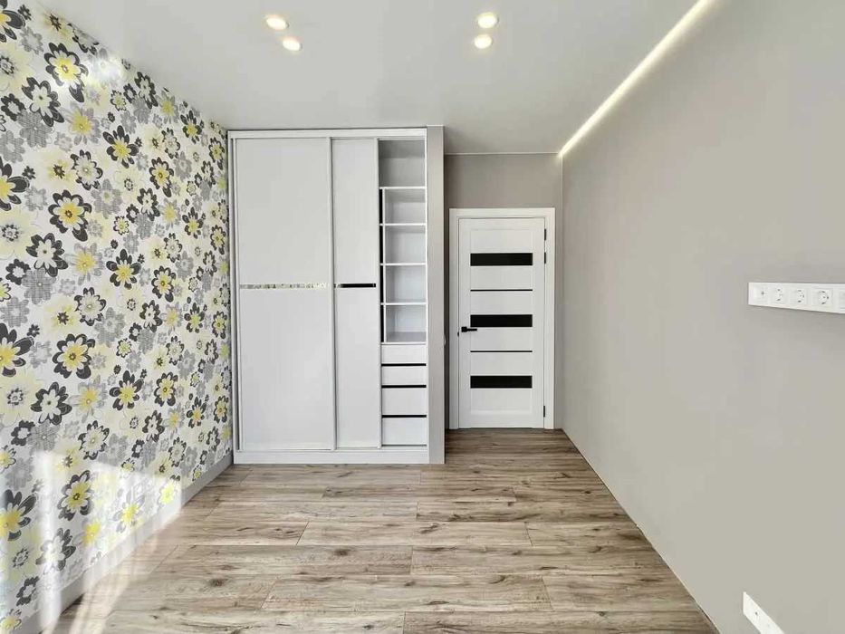 Дава се под наем Двустаен апартамент в София, Център - 56 кв.м за 407.49 € - Снимка #3