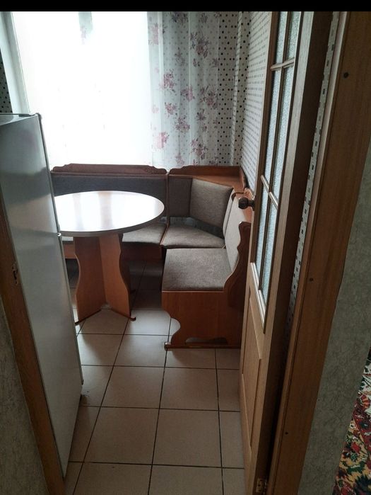 Пролам кухонный стол и диван