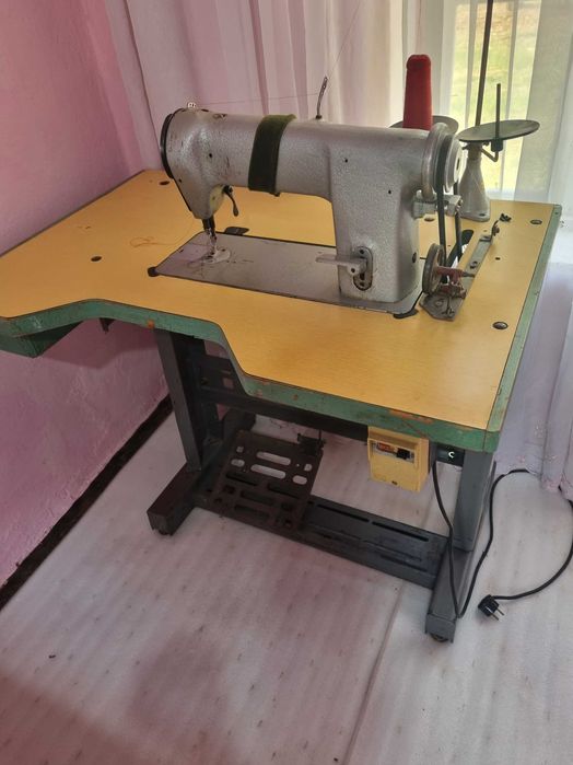 Промышленная швейная машинка