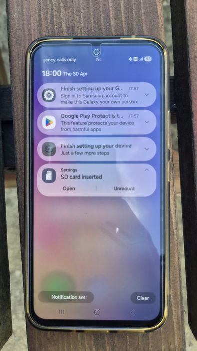 Vand Samsung Galaxy A54 5G - functional, curat

Telefonul a fost tinut mereu in husa de protectie, astfel ca are doar urme minime de uz