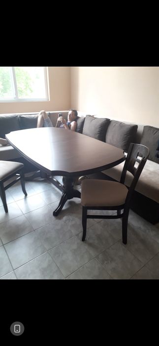 Мебели и камина на пилети македжнска