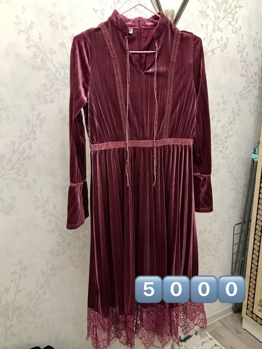 Арзан бағада киімдер сатылады