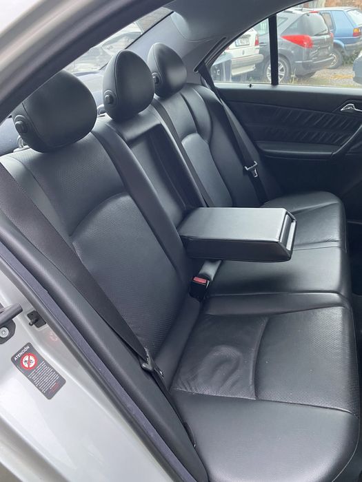 Mercedes C200 W203 на части