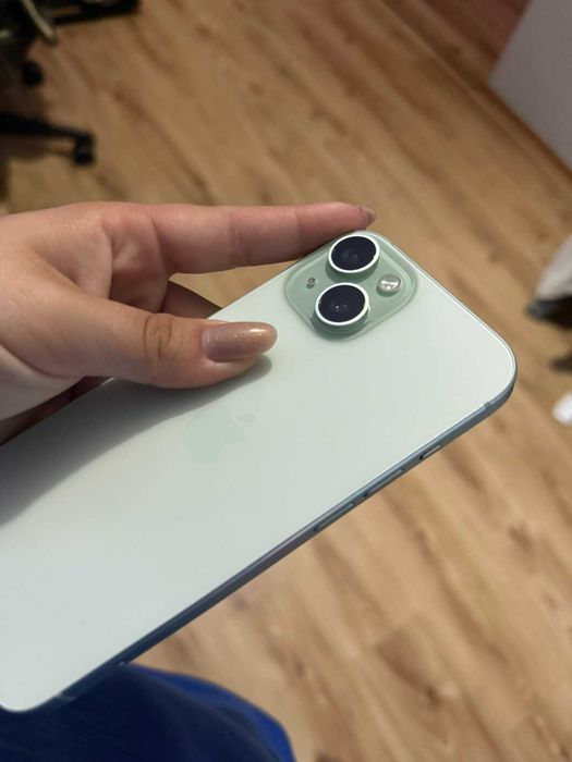 Смарт телефон iPhone 15