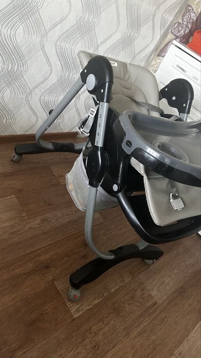 Продам стульчик для кормления.