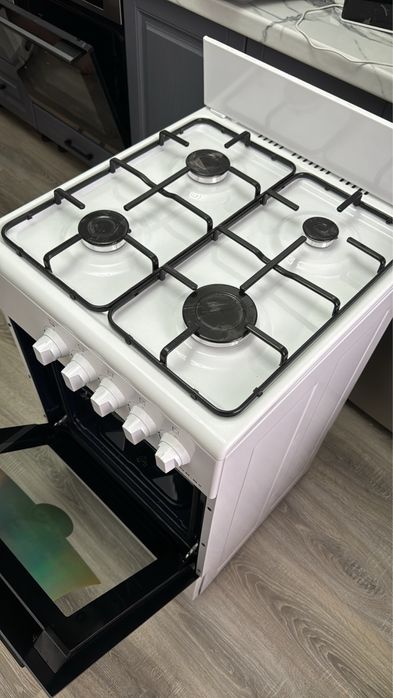 Продам новую газ плиту