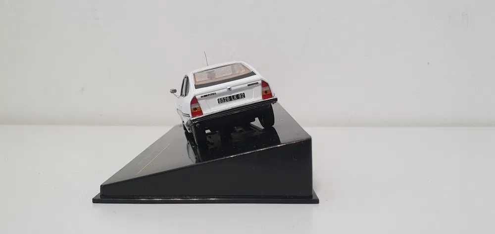 Macheta auto 1/43 IXO 1983 Citroen CX Pallas