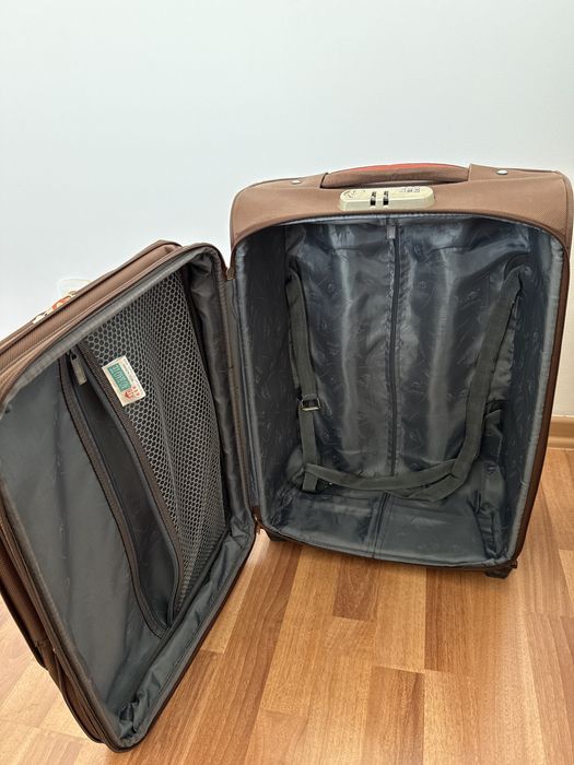 Продам чемодан в хорошем состоянии