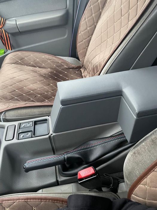 Подлокотник на бмв Е34