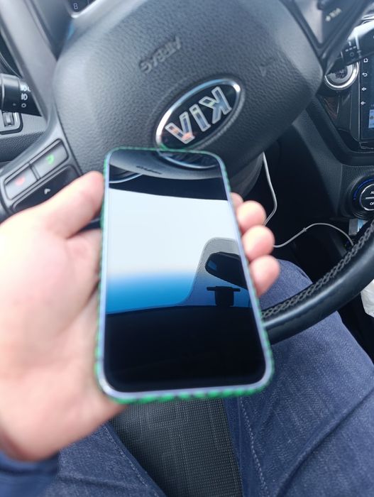 Айфон 12 в хорошем состояние