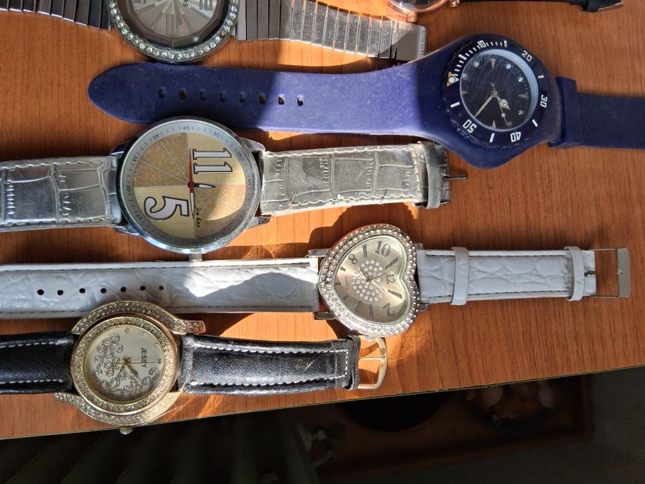 Vand colectie ceasuri dama 25 buc