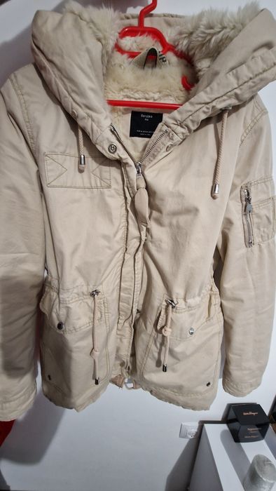 Geaca Bershka cu guler detașabil