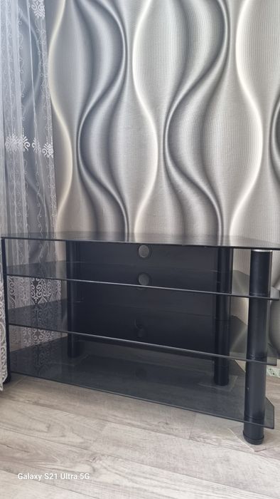 Тумба под телевизор стекляннаяо