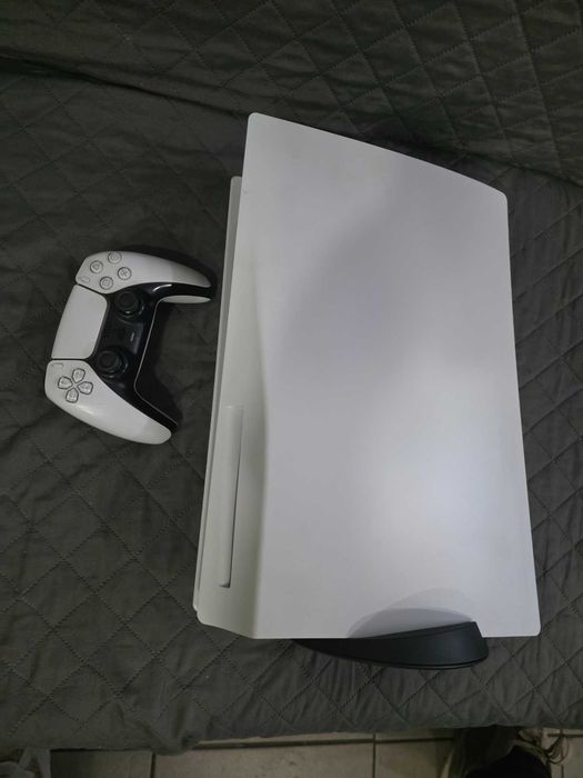 ***Перфектен*** Sony PlayStation 5 Disc Edition