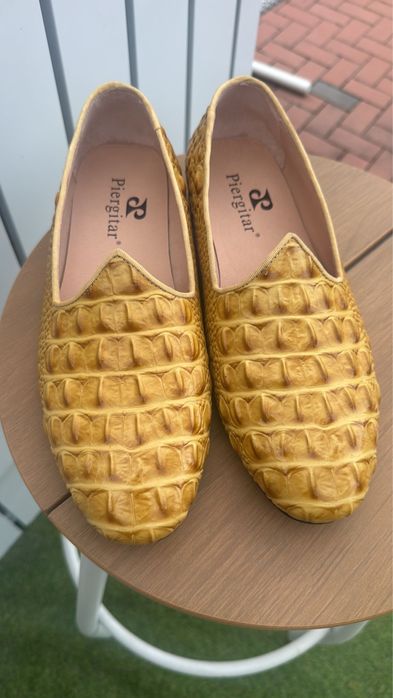Vand pantofi  barbati ,din piele de crocodil