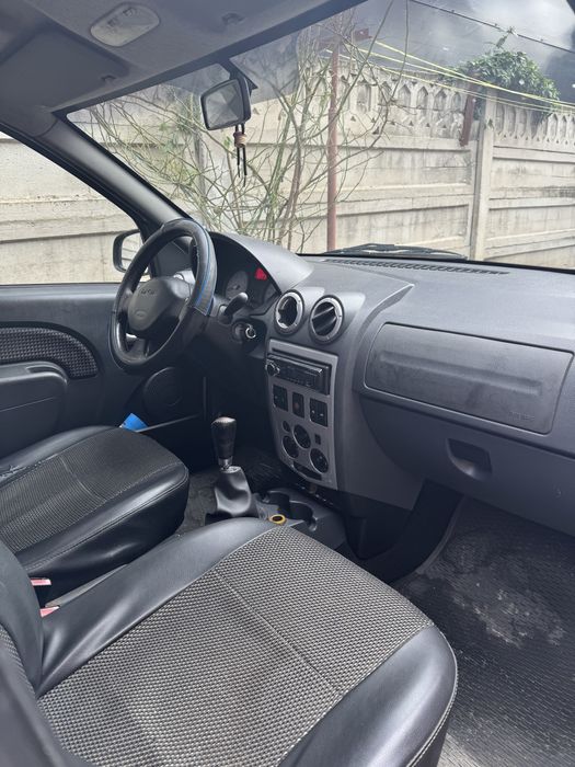 De vânzare ! Logan .