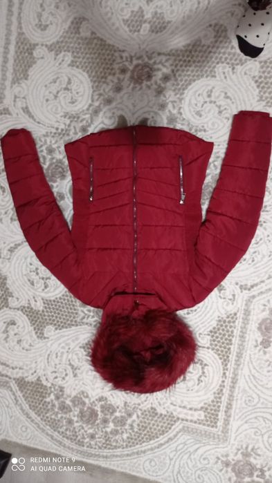 Зимно яке цвят бордо