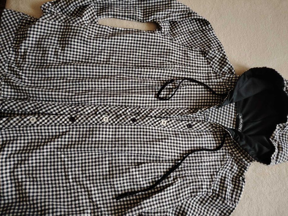 Дамско яке с качулка