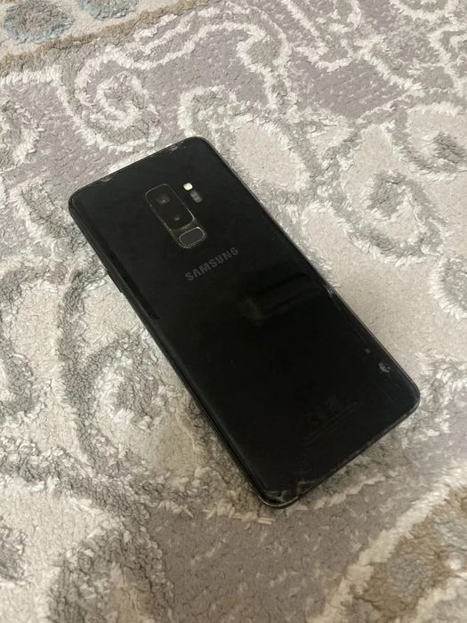 Iphone 11 черный и sumsung 9 pro обмен телефон на айфон