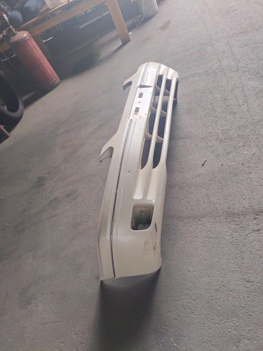 Тойота камри 20,  передный бампер оргиналь