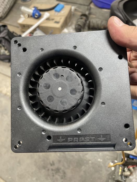 Центробежный вентилятор ebmpapst rig 90-18/14n