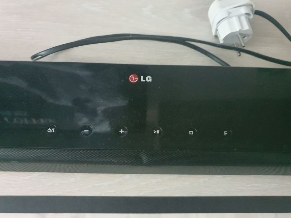 LG Soundbar 2.1 100W