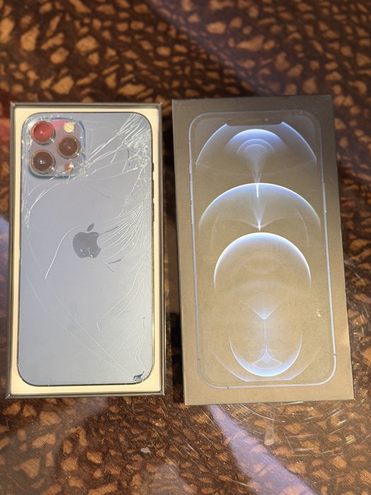 İphone 12 pro max счупен отзад