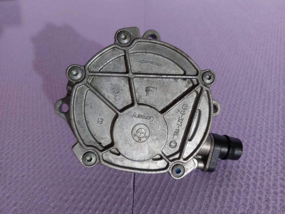 Pompa vacuum BMW E60 E61 E81 E82 E87 E88 E90 E91 E92 E93 Cod 7547024