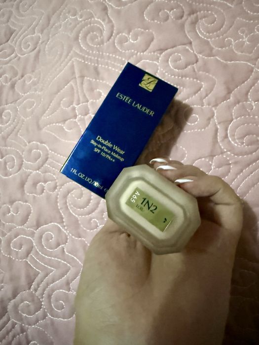 Estée Lauder (оттенок 1N2)