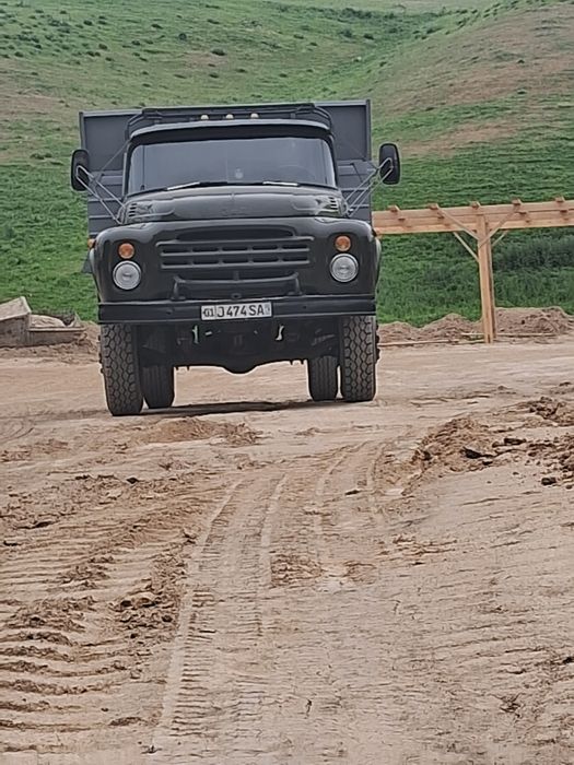 Kvadrat zil 1990-yil ural mator karobka Zadni most yangi tayyor