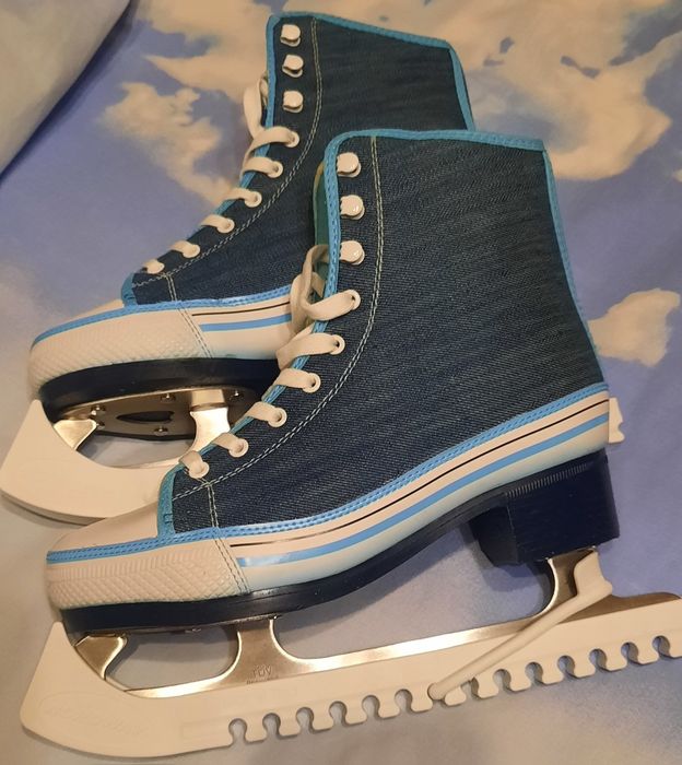 Женские коньки новые с чехлами